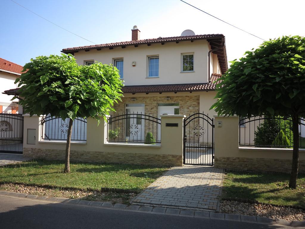 Aura Apartman Hajdúszoboszló Zimmer foto